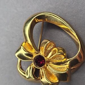 Vintage Avon Brooch